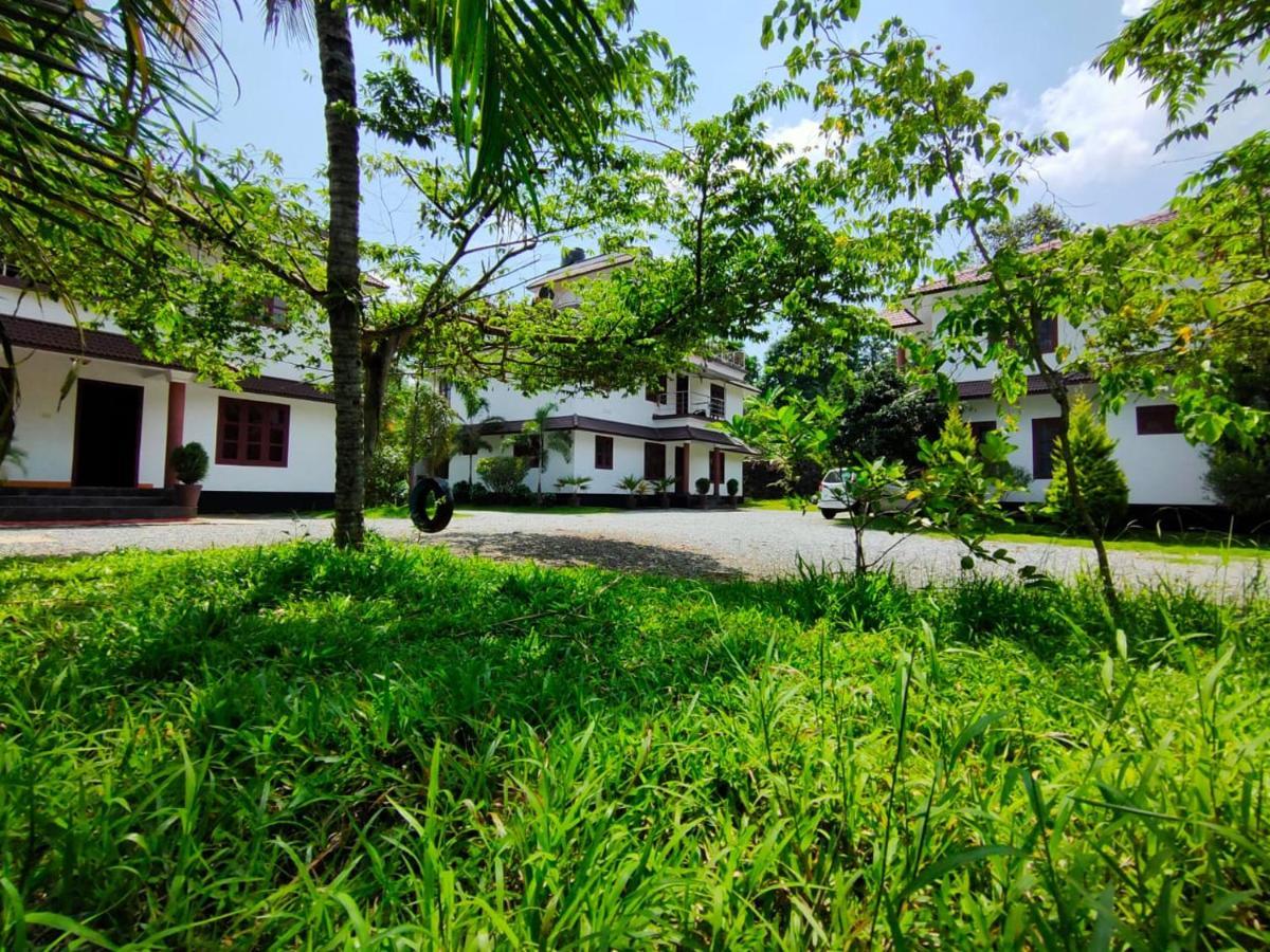 Three Roots Holiday Home Resort Sultan Bathery Exterior foto