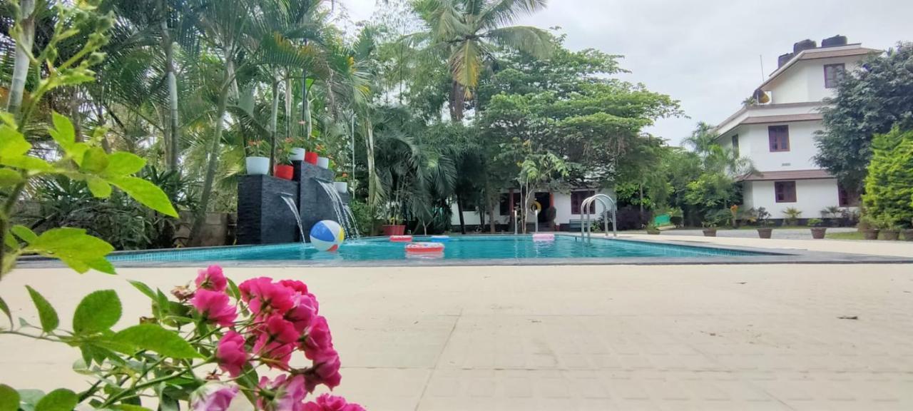 Three Roots Holiday Home Resort Sultan Bathery Exterior foto